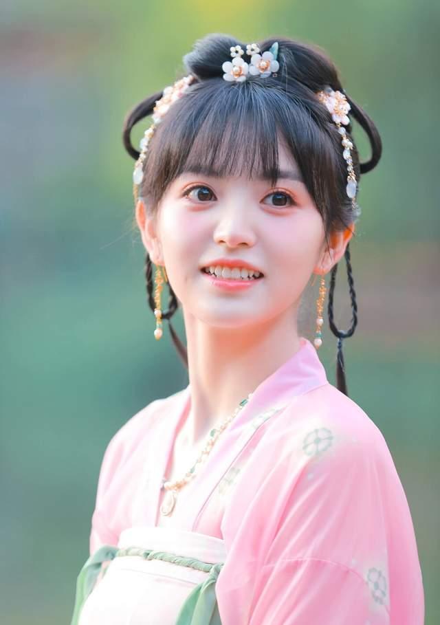 田曦薇|反差！看起来很可爱的几位女星，实际上却是高个子，你都认识吗？