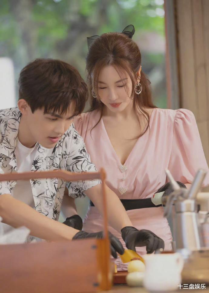 张雨绮|张雨绮与小10岁鲜肉街头搂抱,网友恭喜男方找到富婆不用奋斗