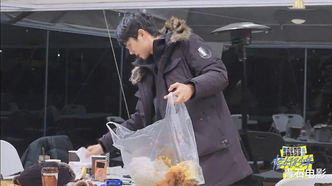 王俊凯|这档节目好真实，三个小鲜肉的泡澡，彻底打碎了我对男明星的幻想