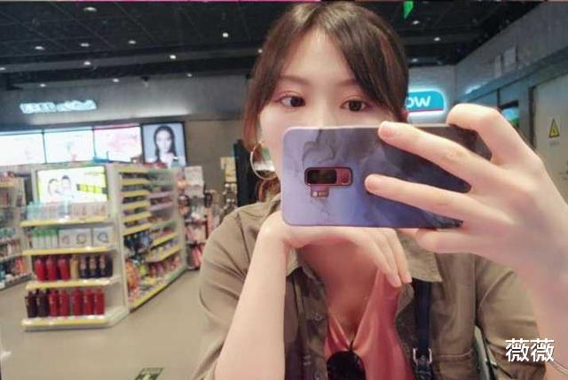 薇薇 屈臣氏一“低调”精华液，因价低店员很少主动推，她们自己却常用