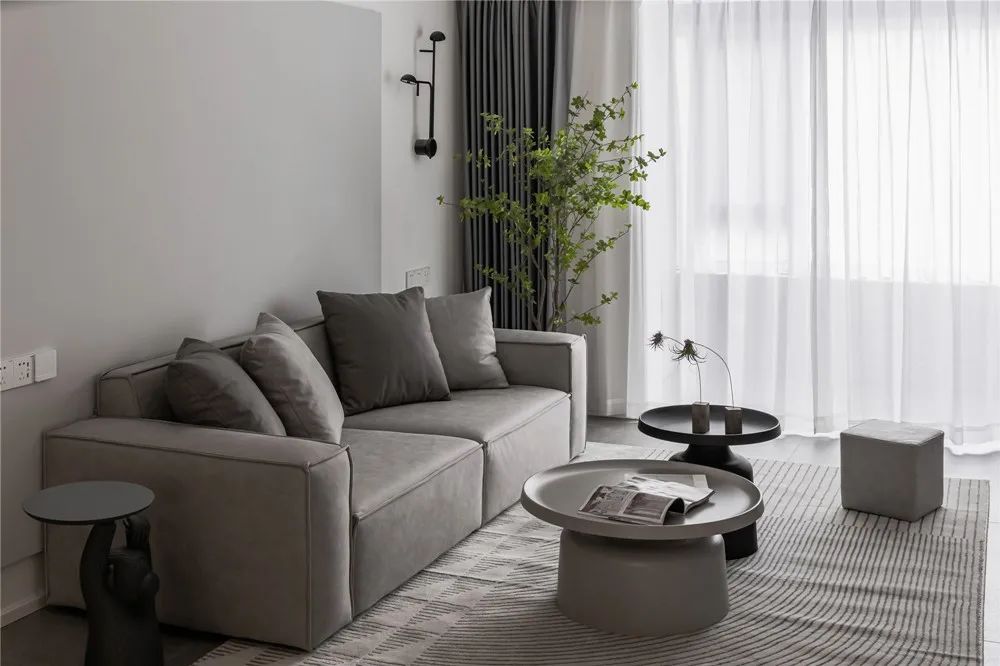 他家110m2简约风,只用了木饰面+极简白,越看越有范!