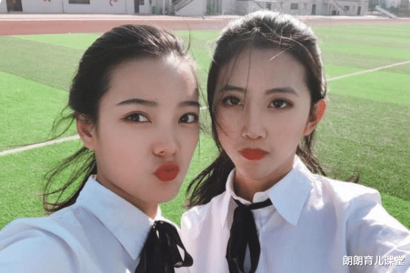 发型|女大学生“奇葩发型”火了，背面看是大妈，正面却意外“减龄”