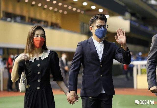 郭富城|郭富城小娇妻品位不俗，穿法式小黑裙优雅大方，却暴露了真实身高