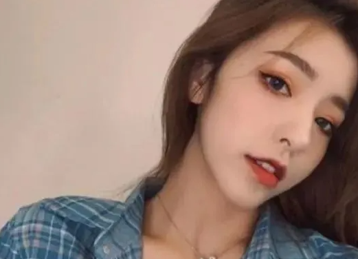 短视频|坐拥千万粉丝的“七阿姨”，真实年龄被曝，网友：确定不是18岁？