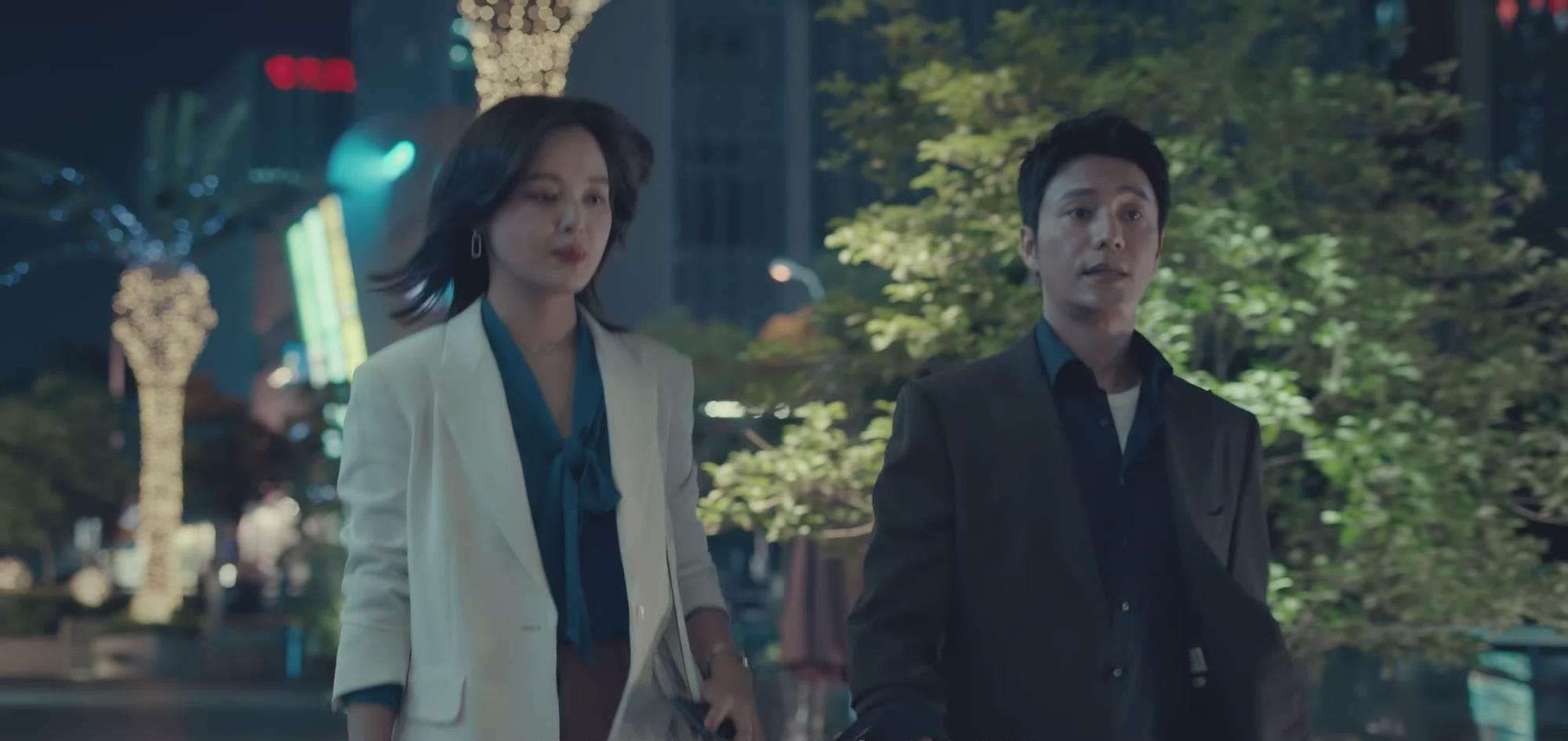 穿衣搭配|刚播8集便翻车？一星二星差评满屏飘，这种国产浮夸剧请别再拍了