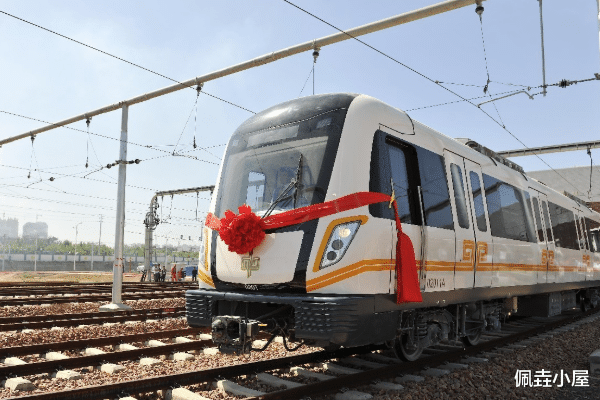 佩垚小屋 郑州17号地铁线明年通车,长64.91公里,共设站26座,最大时速120千米