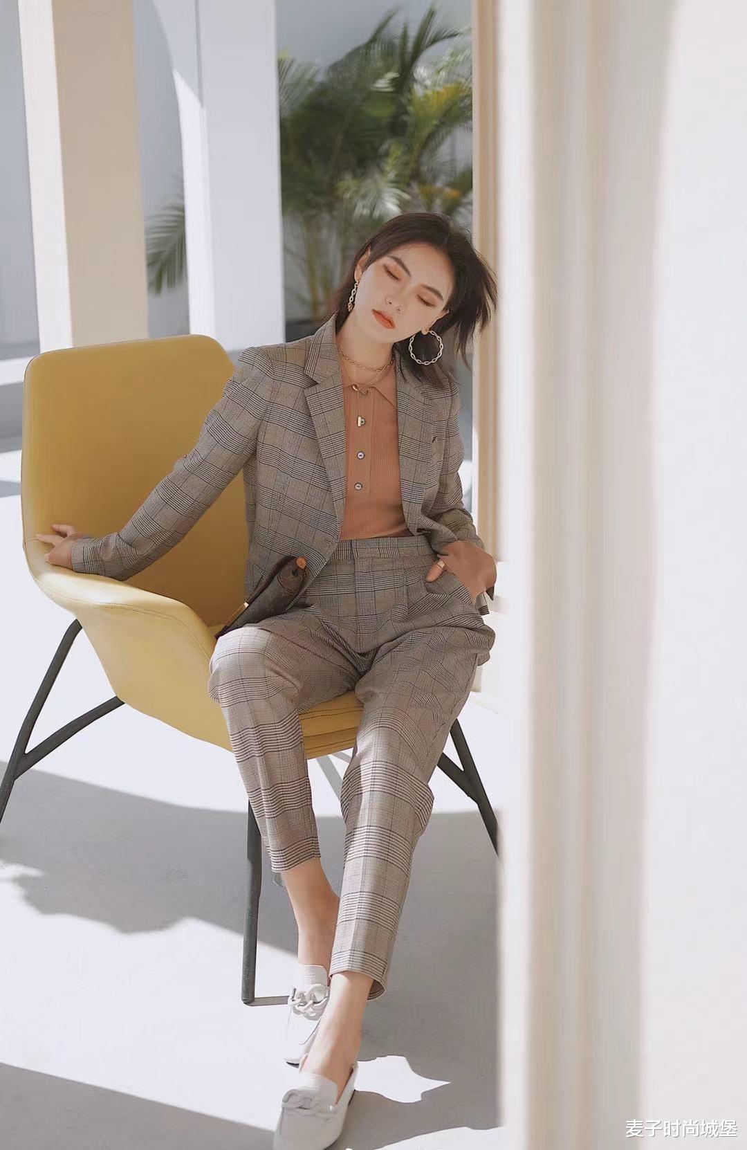 西装|天气稍冷一些学时尚博主穿西装，很有职场女神气场