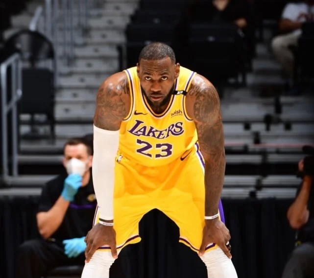 湖人隊|湖人30分慘敗崩盤！施羅德13中0！0分4板，你是輸球第一罪人