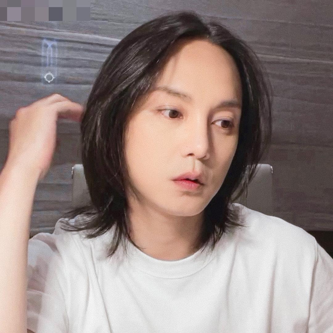 黄晓明 男明星自制力有多强?黄晓明吸氧也不忘吃烧烤,身材暴瘦惹人心疼