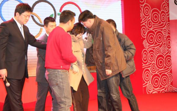 马凡舒|“体育名嘴”张斌：被妻子当众揭短，被质疑与搭档马凡舒有染