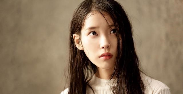 iu|韩流饶舌歌手登顶音源榜后，喊话IU靠边站，靠无意义的挑衅蹭热度