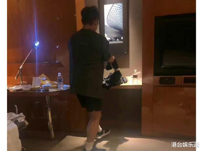 谭咏麟|谭咏麟受访回应桃色风波：我处理得不妥善，让儿子伤心了