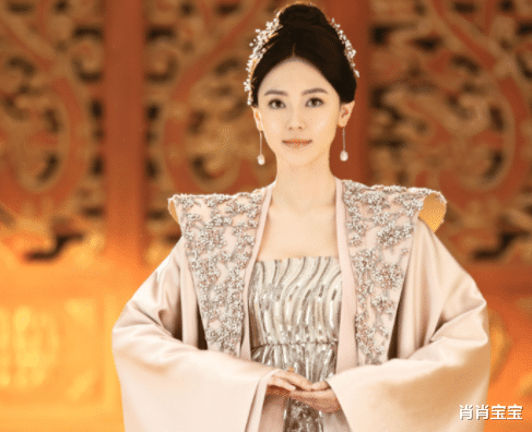 杨幂|杨幂力捧的“4朵金花”，只有一位走红，那三位都在走下坡路！