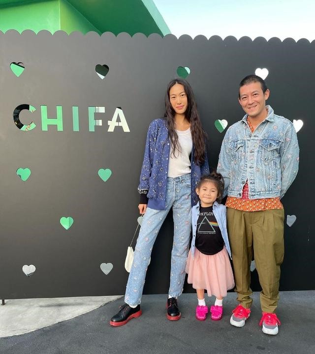 潮流前沿|陈冠希4岁女儿真洋气，拍大片笑容自信超有范，表现力不输超模妈