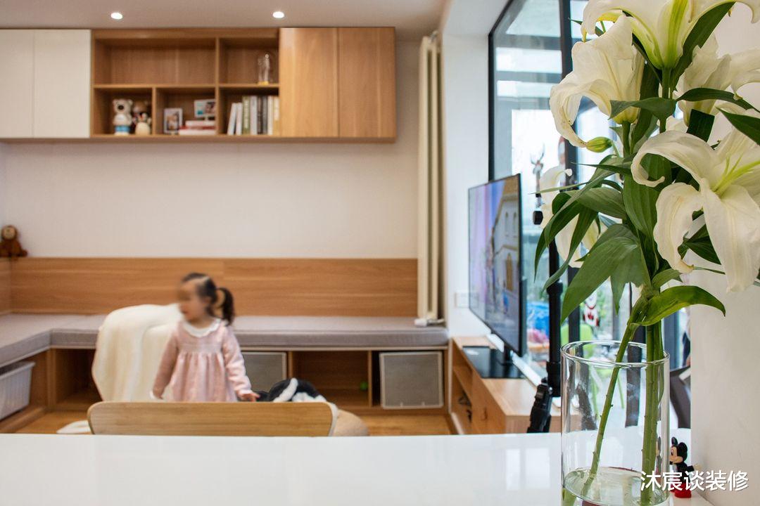 沐宸谈装修|她家的客厅不一样，用卡座取代沙发，好看又实用，真是小户型救星
