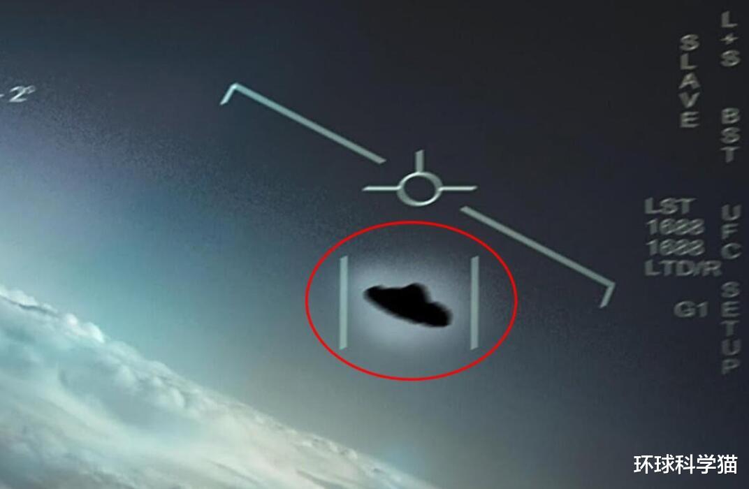 UFO 又是一起不明飞行物！千米高空多次变形，“飞机状”速变条形物体