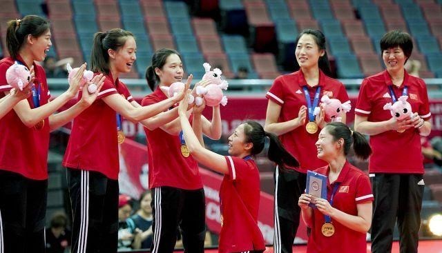 吴有情聊|女排接班人喜讯!对比安家杰、赖亚文和陈忠和,郎平留任更合适!