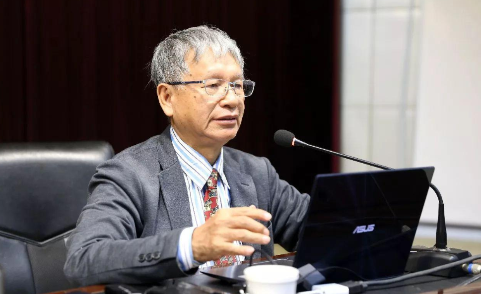 教师|武大副教授骚扰女大学生，聊天记录引起不适，教授成“叫兽”