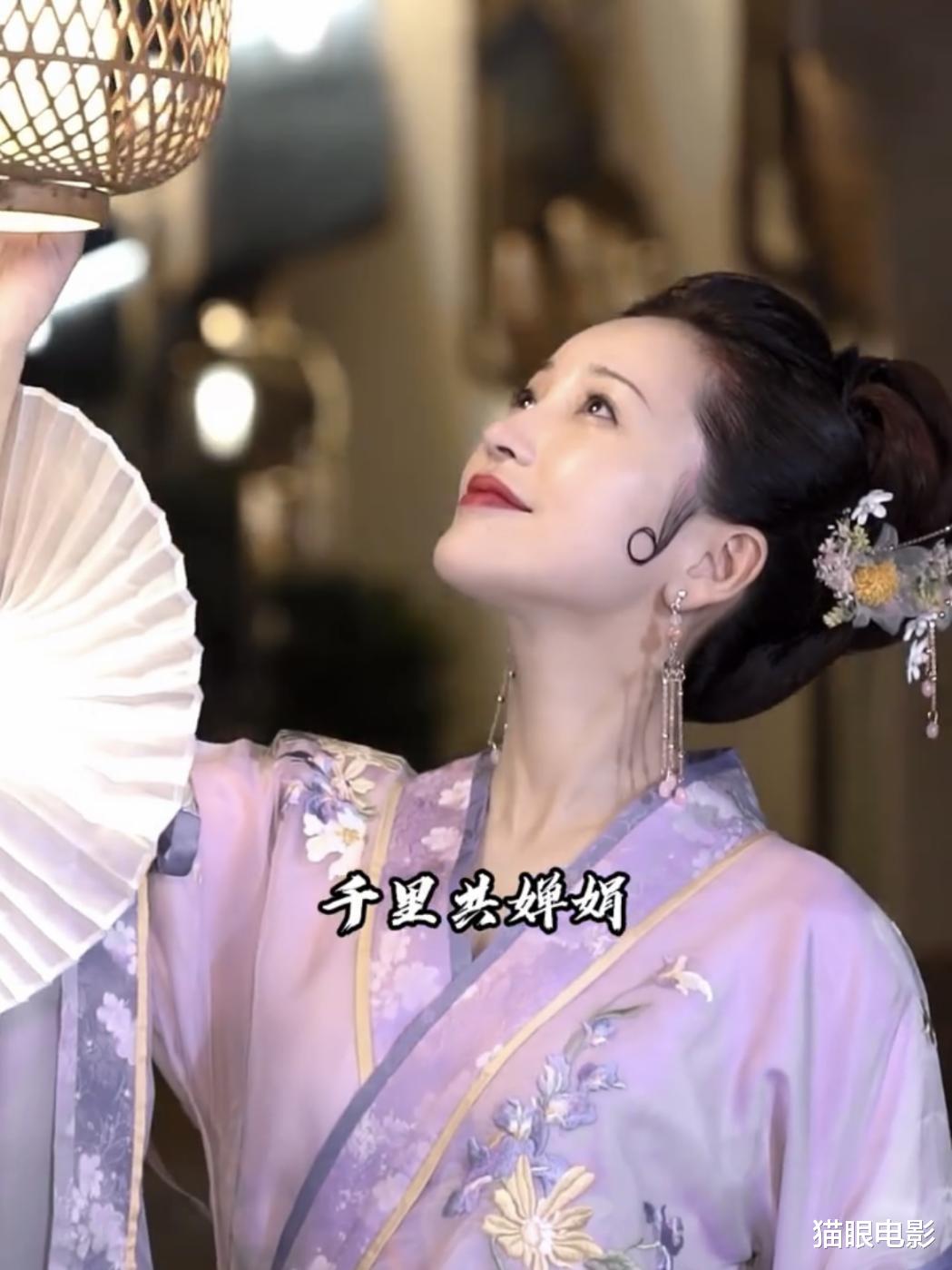 金莎|38岁金莎中秋节扮嫦娥，古装扮相气质佳，网友：不演电视剧可惜了