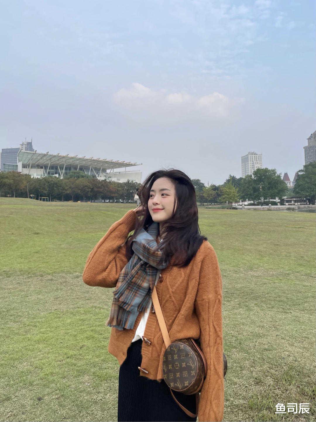 鱼司辰 冬天毛衣怎么穿才好看?试一试这5套穿搭,不光时髦还很有气质