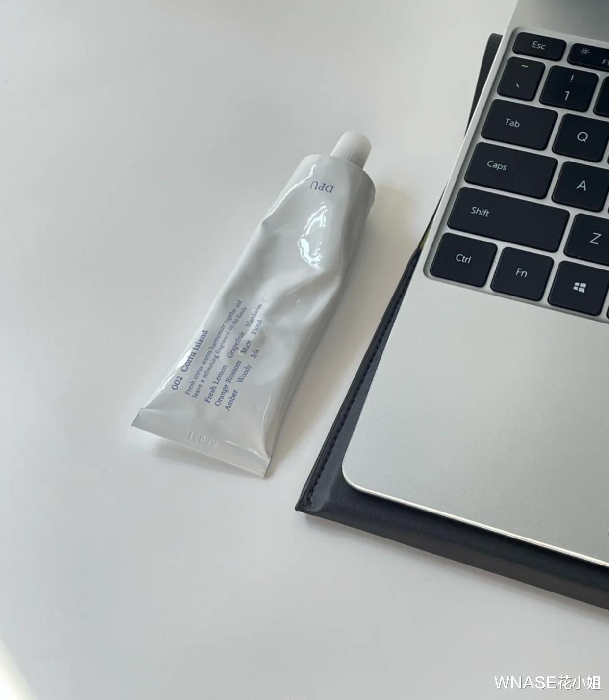 护肤 终于找到“高级香”的护手霜了！好闻又滋润，涂上逢人就被问