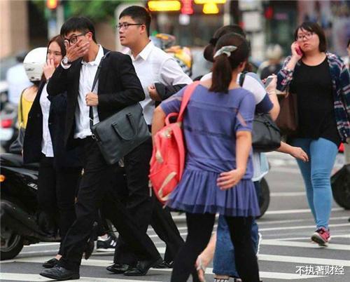 财务自由 银行人员透露：2021年，只要存够“这个数”，每月多一份“工资”