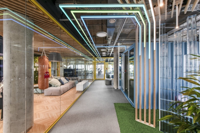 办公室装修使用石塑地板的优缺点