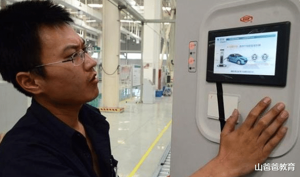 招聘|国家电网将公开招聘,五险一金年薪高,3类学生有望优先录用