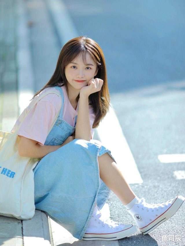 鱼司辰|小个子和微胖穿搭如何避雷？条纹衫搭配半身裙，能提升气质还洋气