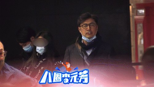 王岳伦|王岳伦搂美女回酒店彻夜未出，去年为“壁咚”道歉的博文已删除