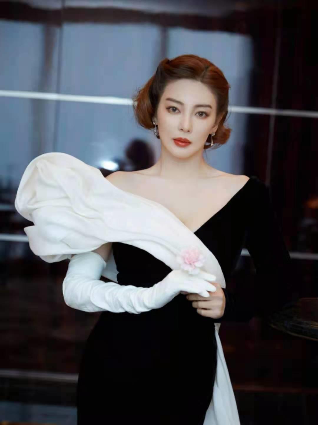 罗云熙|张雨绮曝新恋情！与小10岁男星亲密搂抱同回住处，逛婚纱店引猜测