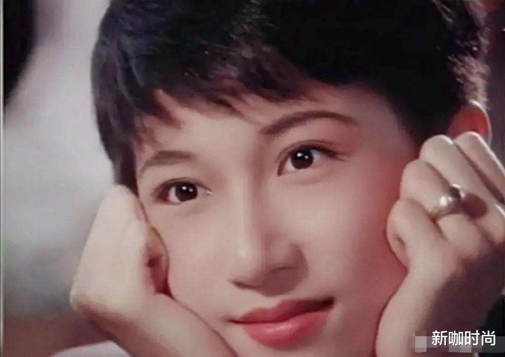 短发发型|18岁的吴绮莉太美！五官精致“水光肌”衬气质，连男士头都能驾驭