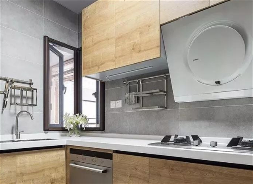 厨房不一定越大越好，瞧瞧年轻人的布置，干净整洁还高级