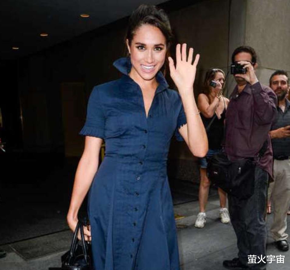 赵显坤|哈里王子粉墨登场，担任男士时尚杂志颁奖嘉宾，网友嗤之以鼻