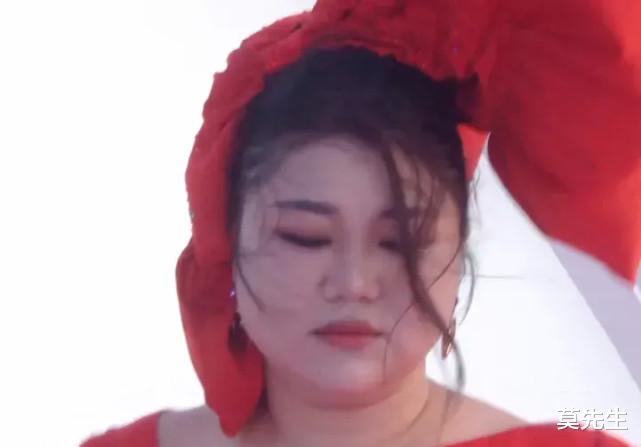 我是歌手|GQ盛典红毯状况多：杨天真王嘉尔像“情侣装”，杨笠辣手摧花