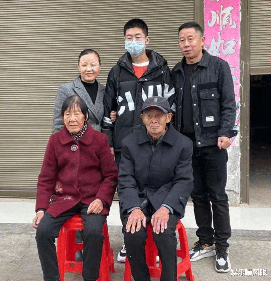 人贩子|孙卓妈妈年幼时曾走丢，性格没心没肺、不操心，网友：儿子随妈了