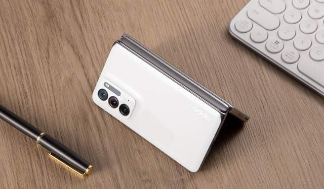 安卓|万元以内的折叠屏手机：从铰链设计到功能交互，哪一款更值得入？