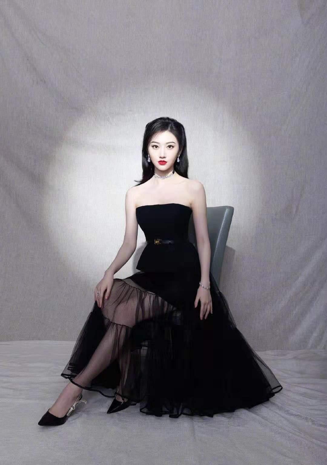 姚姚时尚|景甜生图绝了，美成画中人！一袭透视纱小黑裙，性感撩人，太惊艳