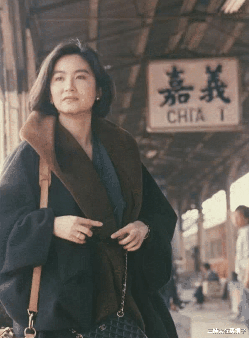 三姨太在买裙子 史上最全林青霞私服照大放送 这些款式穿30年都不过时