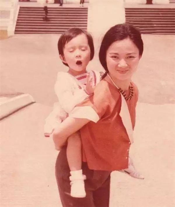 白冰冰|最苦不过白冰冰！婆婆不理丈夫不爱，17岁爱女被绑匪撕票！哭到无泪