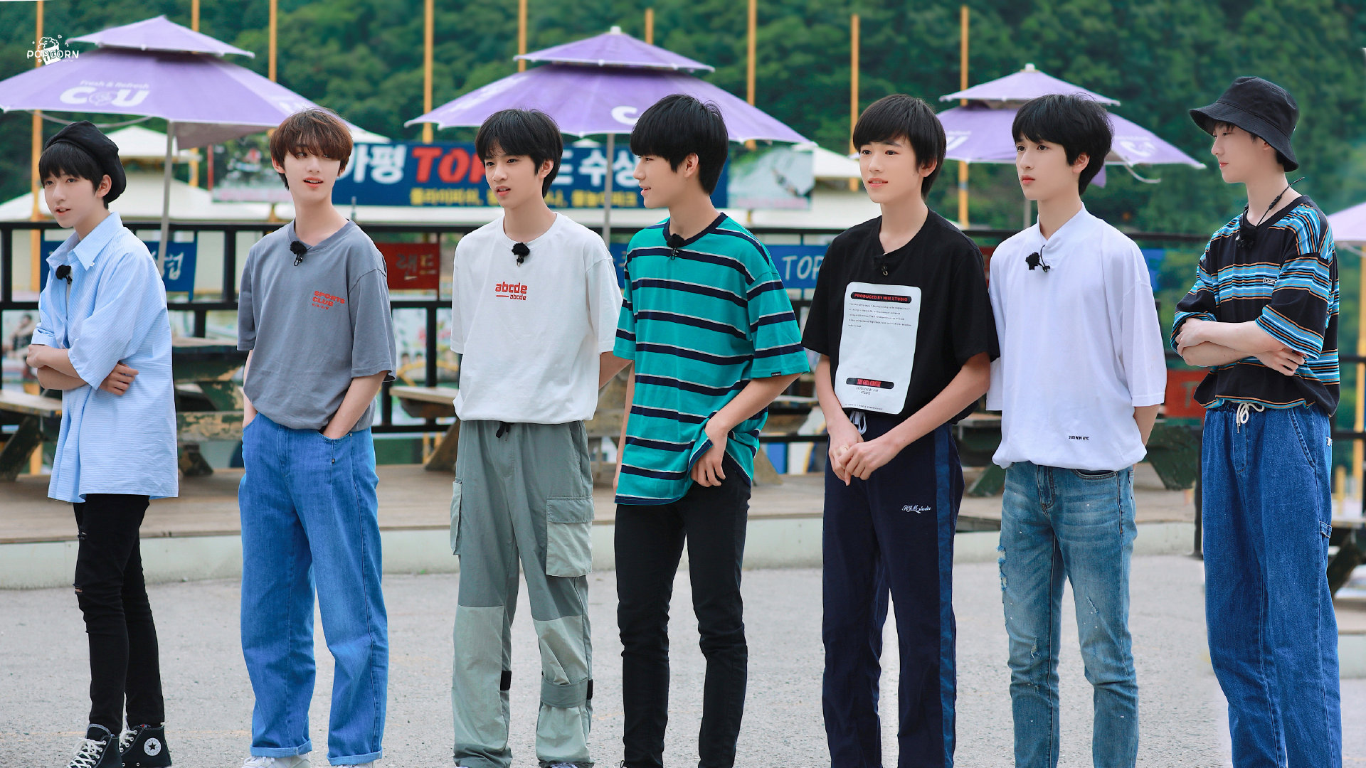 张艺兴|时代少年团为易烊千玺庆生，一代和二代关系好，李飞应该很欣慰