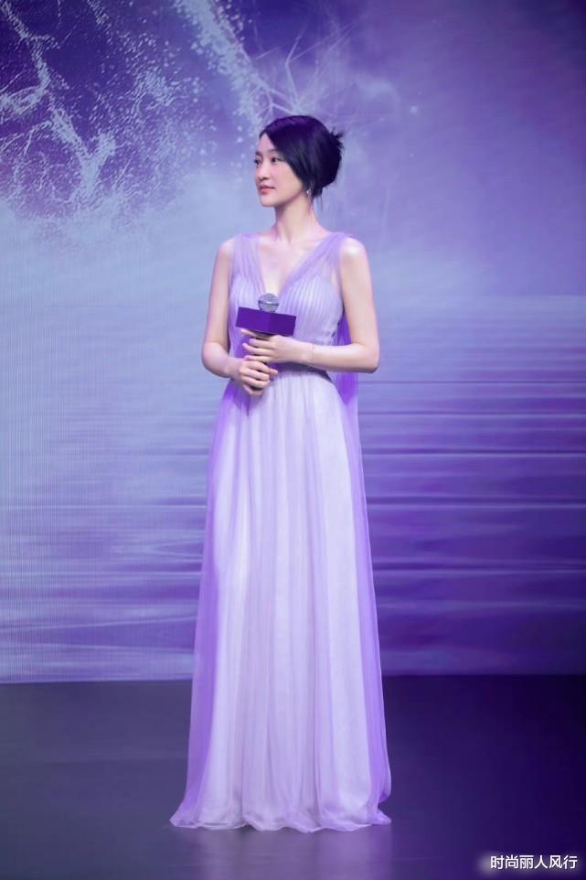胡歌|周迅最新造型美到巅峰！穿紫色纱裙仙女下凡，人间香奈儿大变样