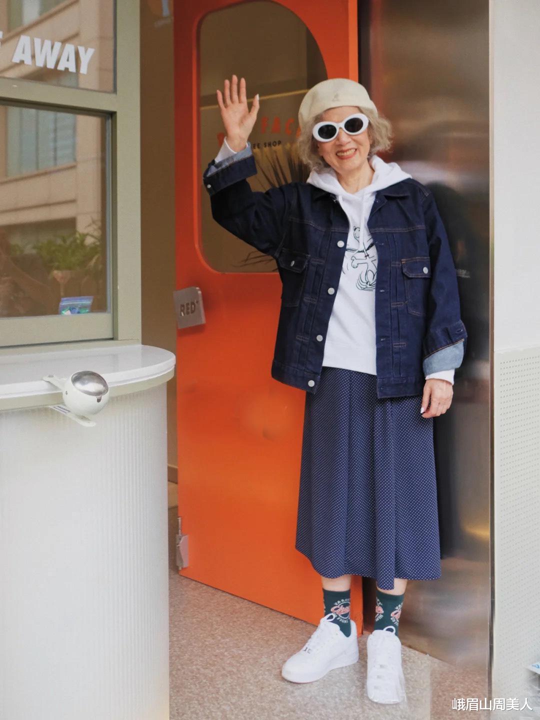 峨眉山周美人|这群60+\＂上海奶奶\＂凭街拍火了，不装嫩不显老，穿得时髦又好看