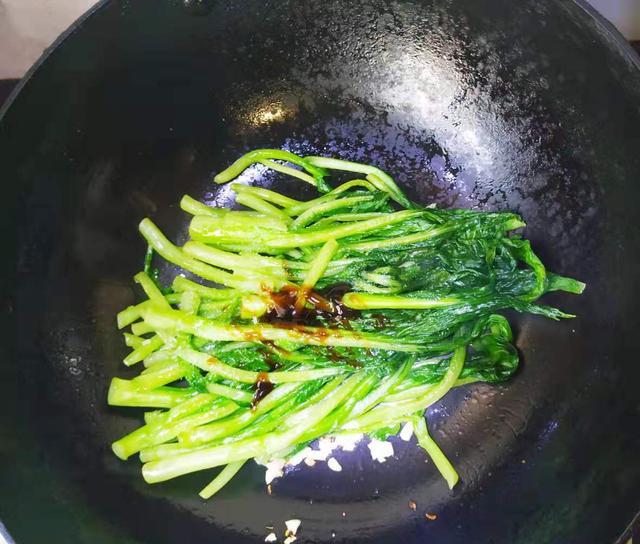 农村大曹|炒菜时喜欢放蚝油，经常吃蚝油好吗？