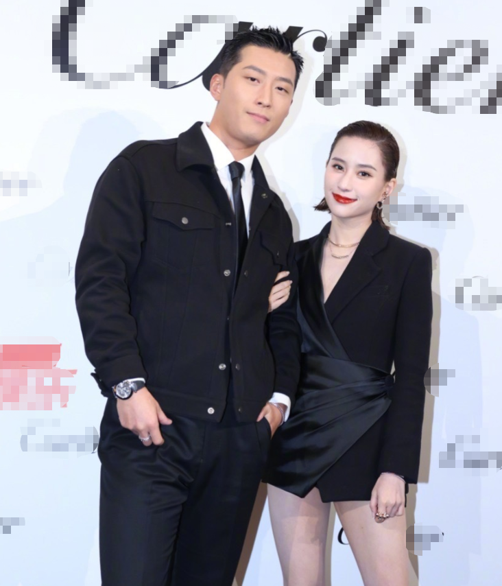 何超莲|窦骁何超莲甜蜜同框，男方裤子过紧发福明显，女方穿短裙大秀美腿