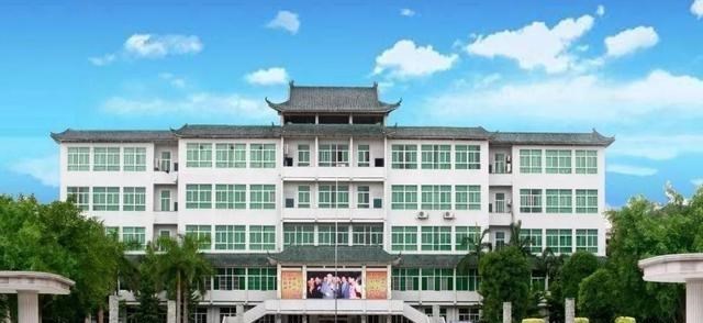 天明情感说 网友建议广西民族大学和右江民族医学院合并，并助力百色学院发展