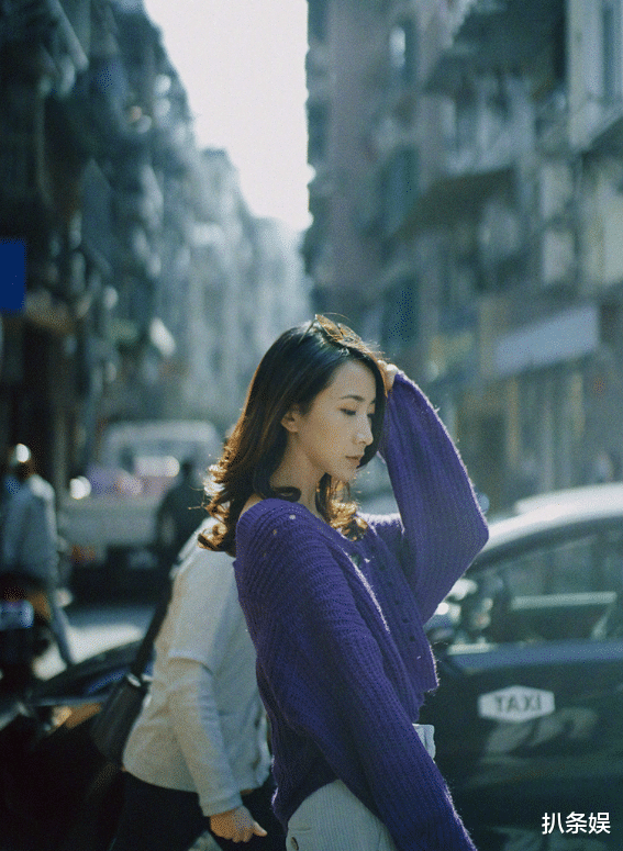 蕾雅·赛杜|陈赫前妻许婧晒万圣节妆容，被男友搂怀中俏皮搞怪，甜蜜十足