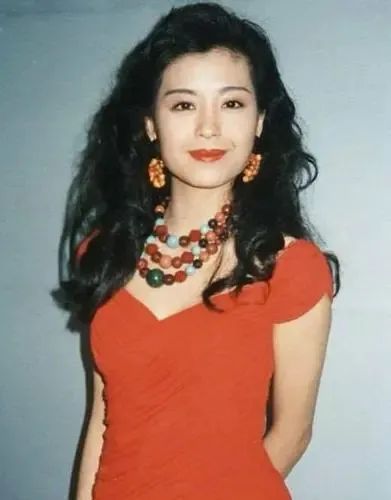 抗癌|伍咏薇：21岁结婚13天丧夫，媚到骨子里的她，到底有多惊艳！