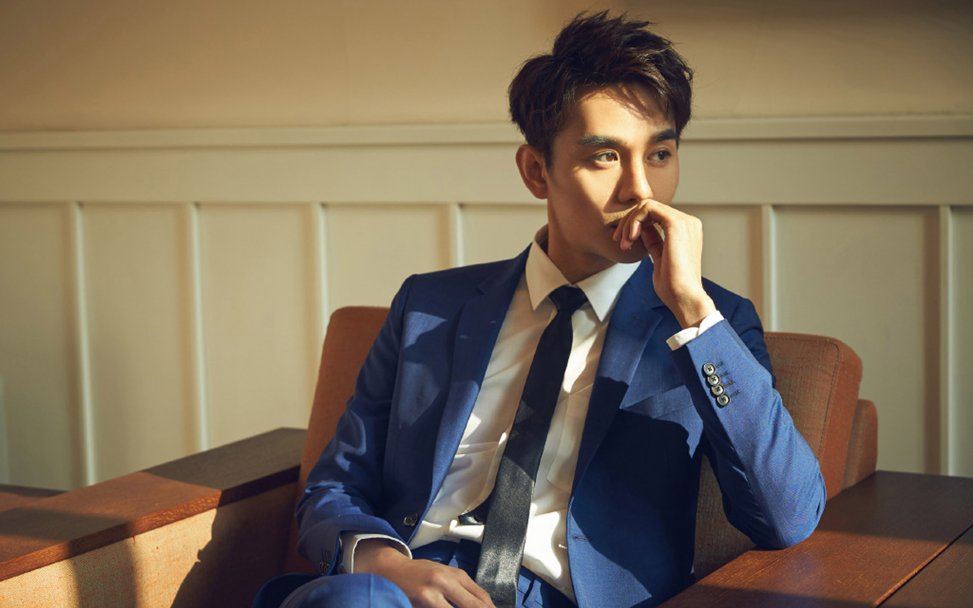 明星|这8位男明星，年轻的时候平平无奇，年纪越大越受欢迎