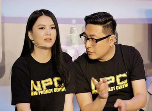 王岳伦|疑李湘“新欢”曝光，曾同穿情侣装高调秀恩爱，王岳伦祝福好卑微